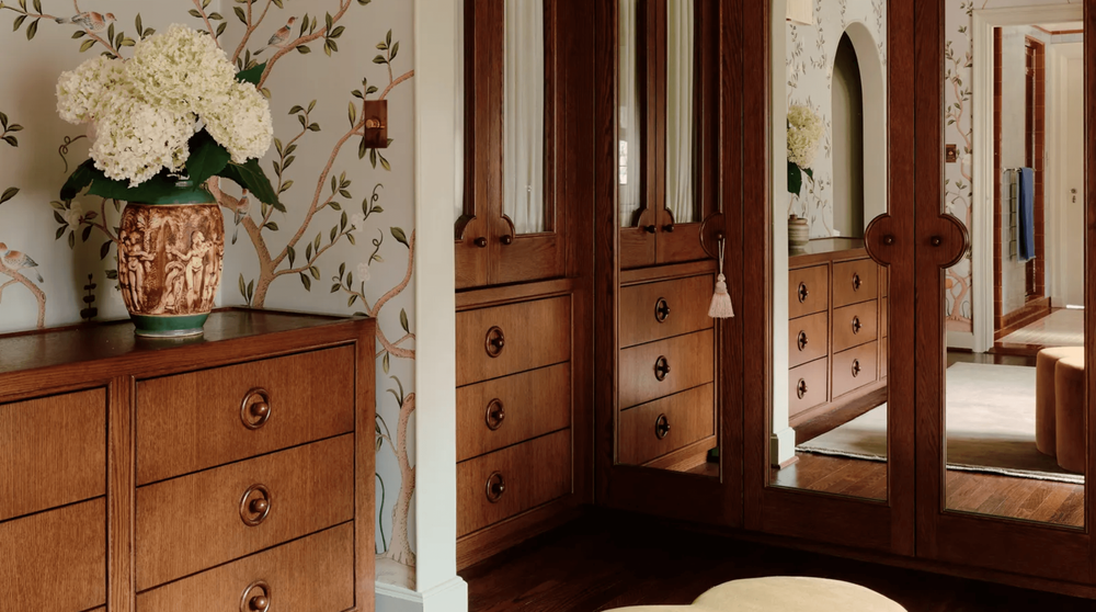 Building upon the home’s dark timber details, rich with a sense of history, General Assembly introduced custom built-in cabinetry that echoes the existing material palette. The result is a seamless continuity that enhances both the visual character and the atmosphere of the space.