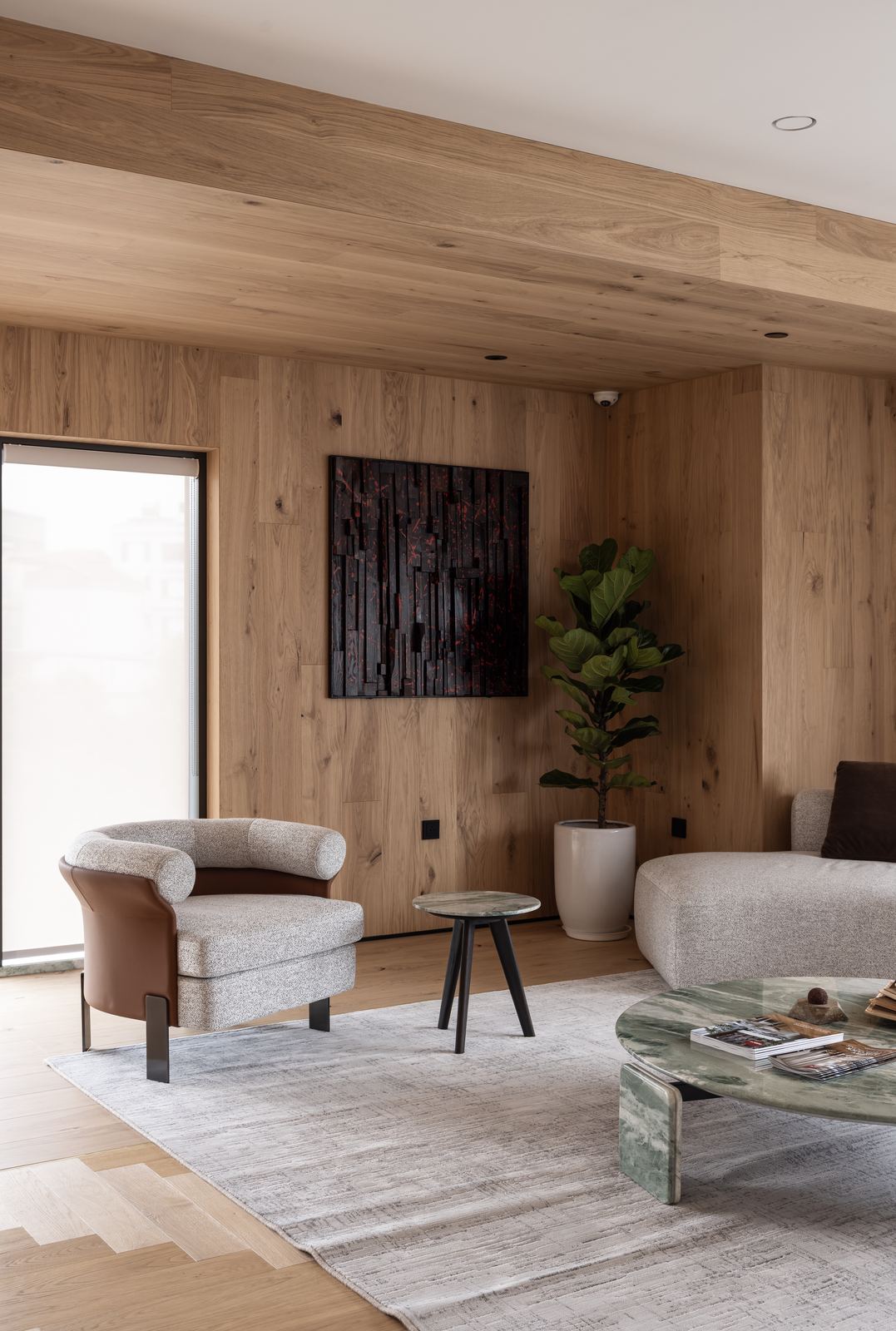 Góc sofa và tranh trang trí